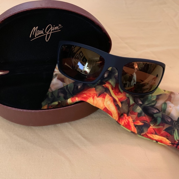 Maui Jim Accessories - PEAHI Polarized Wrap Sunglasses